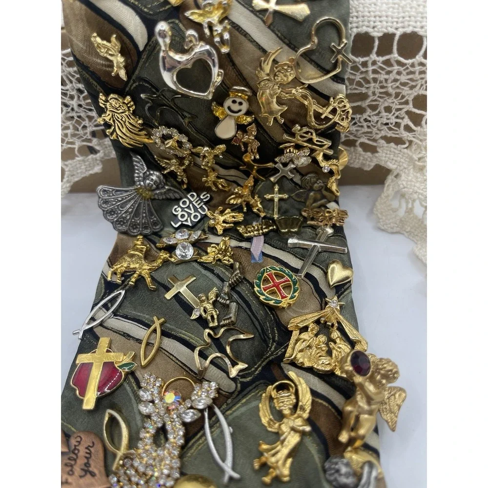 Lot Of‎ Religious Pins.